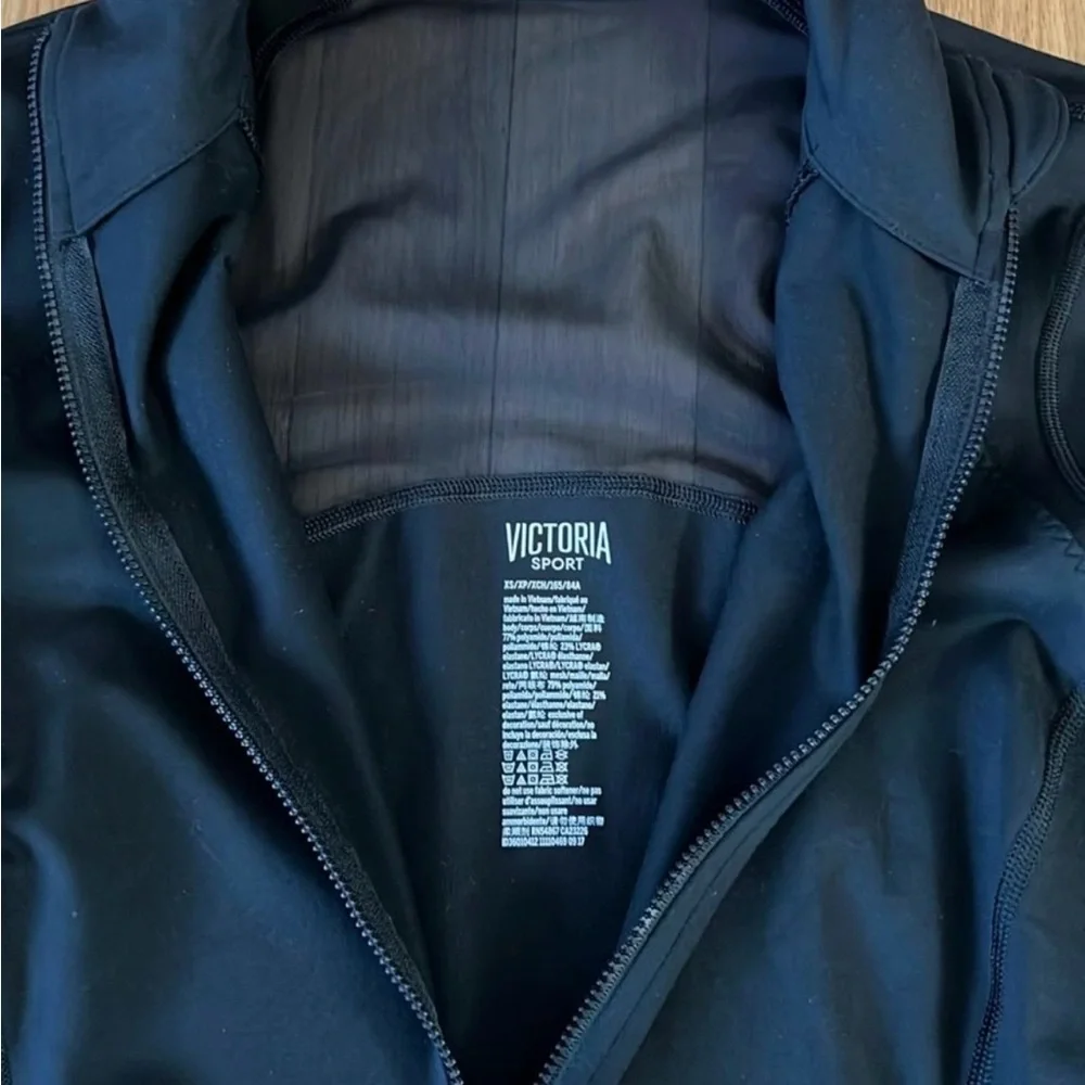 Victoria secret sport jacket with mesh insert size XS - Picture 7 of 8